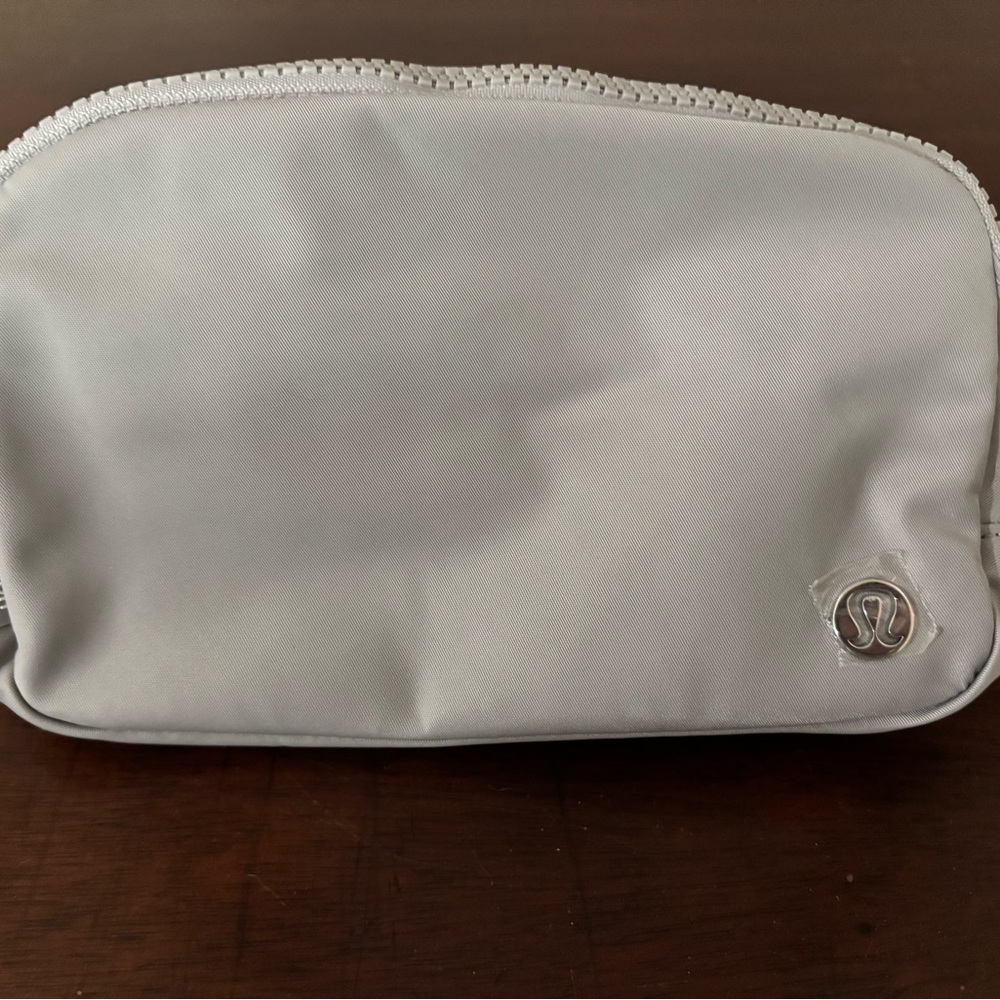Lululemon Everywhere Belt Bag 1L Silver Drop NWT Authentic